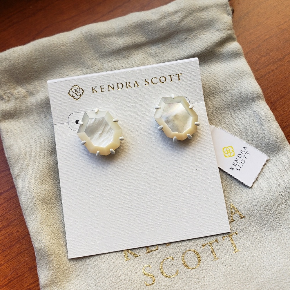 Kendra Scott Matte Morgans Ivory Mother of Pearl